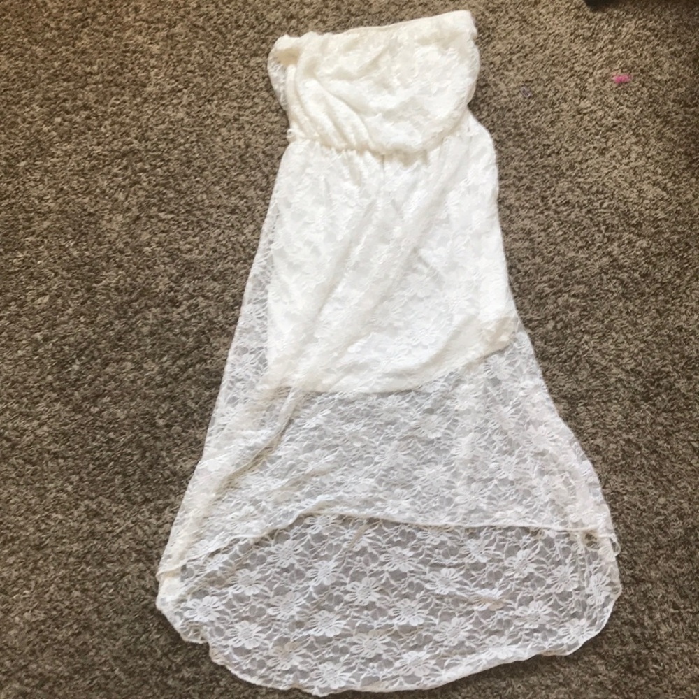 Cute all-white strapless dress!